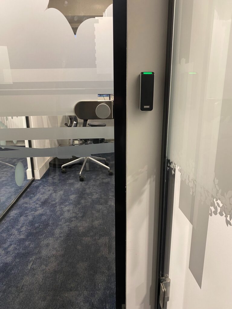 HID-lezers op Paxton-systeem