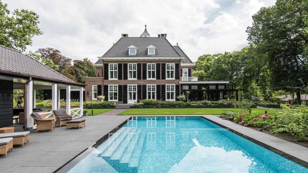 We zijn geen installateur die enkel uitvoert, maar een technisch partner die meedenkt, coördineert en bewaakt dat alles klopt